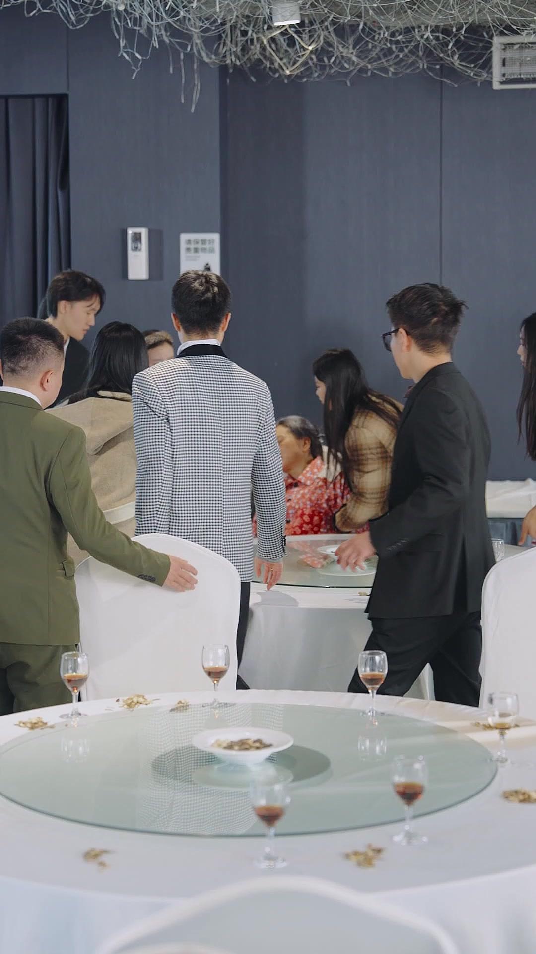 On My Wedding Day, Mom DIED!