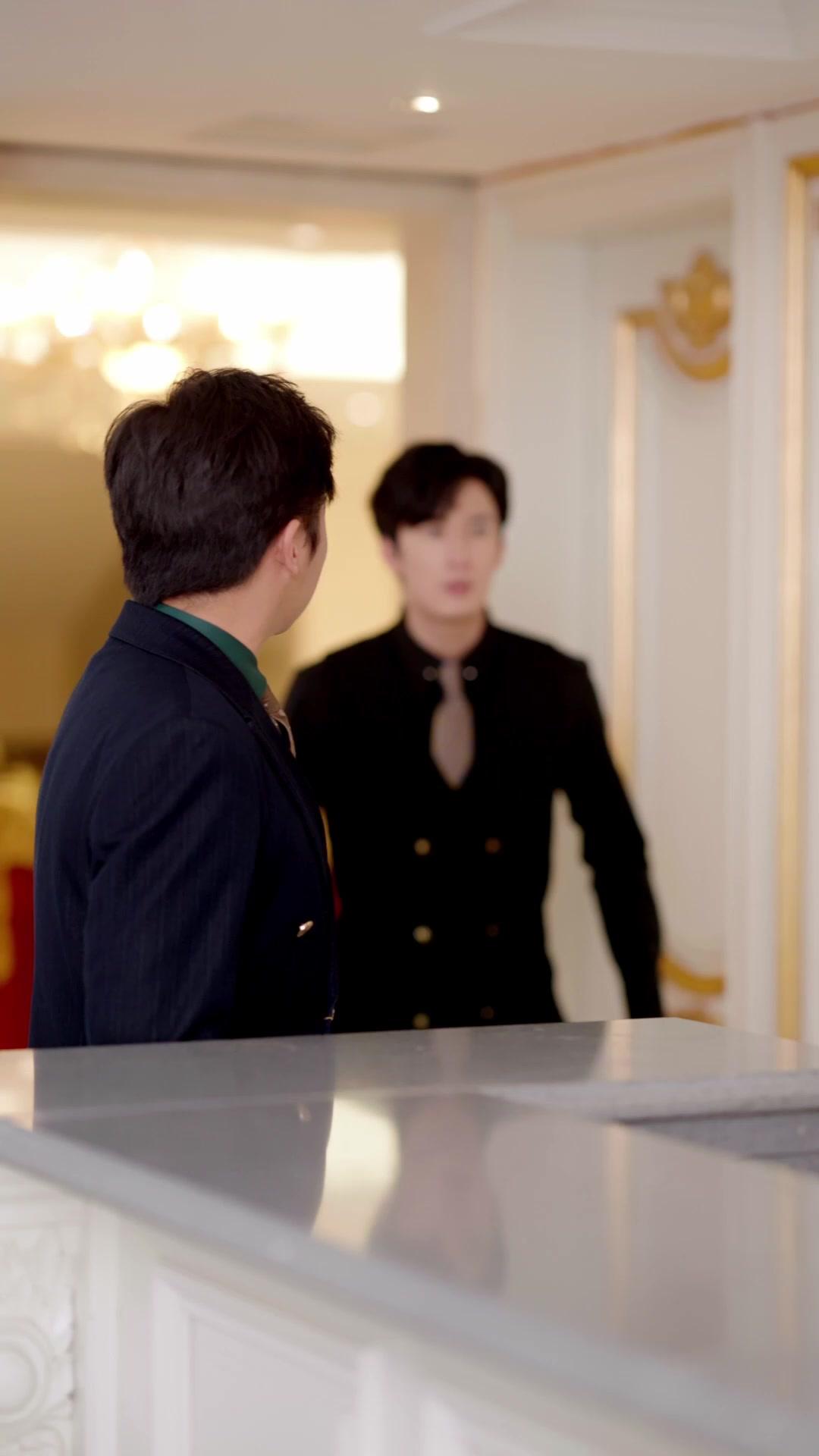 Skrip Di Tangan, Dunia Milikku