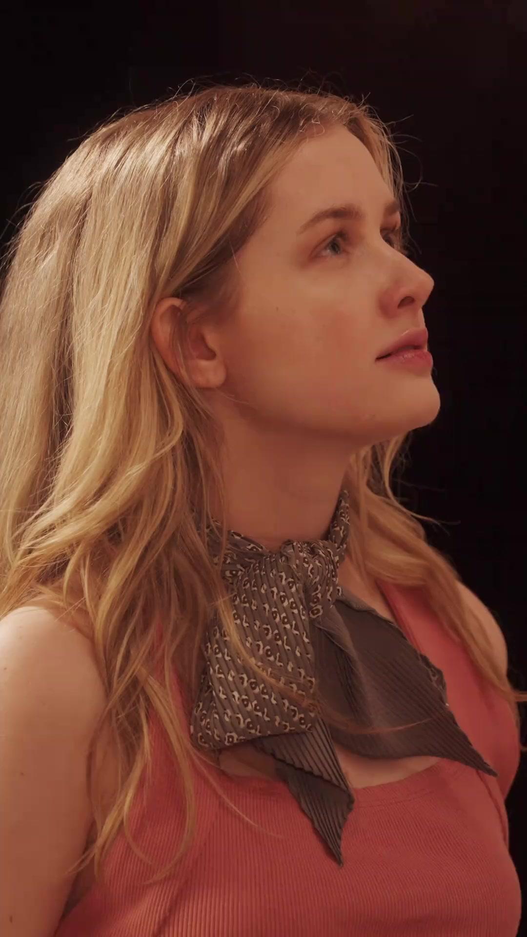 (Synchro)UNBEKANNT: CEO im Bett