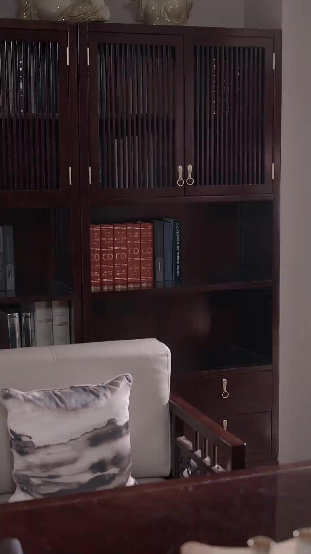 LA FONDATRICE REVIENT