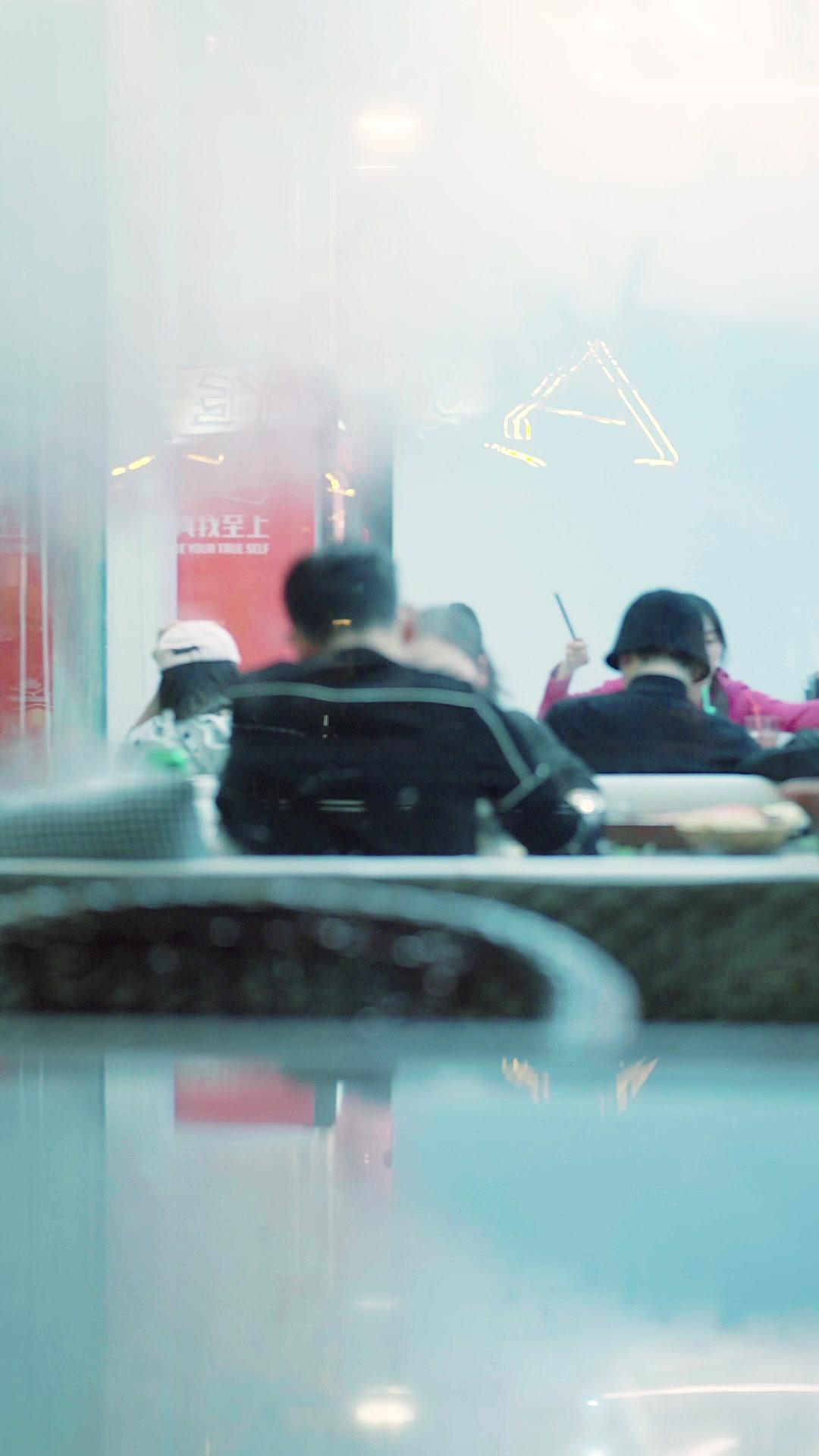 Help! My Reborn Queen Needs My Favor!