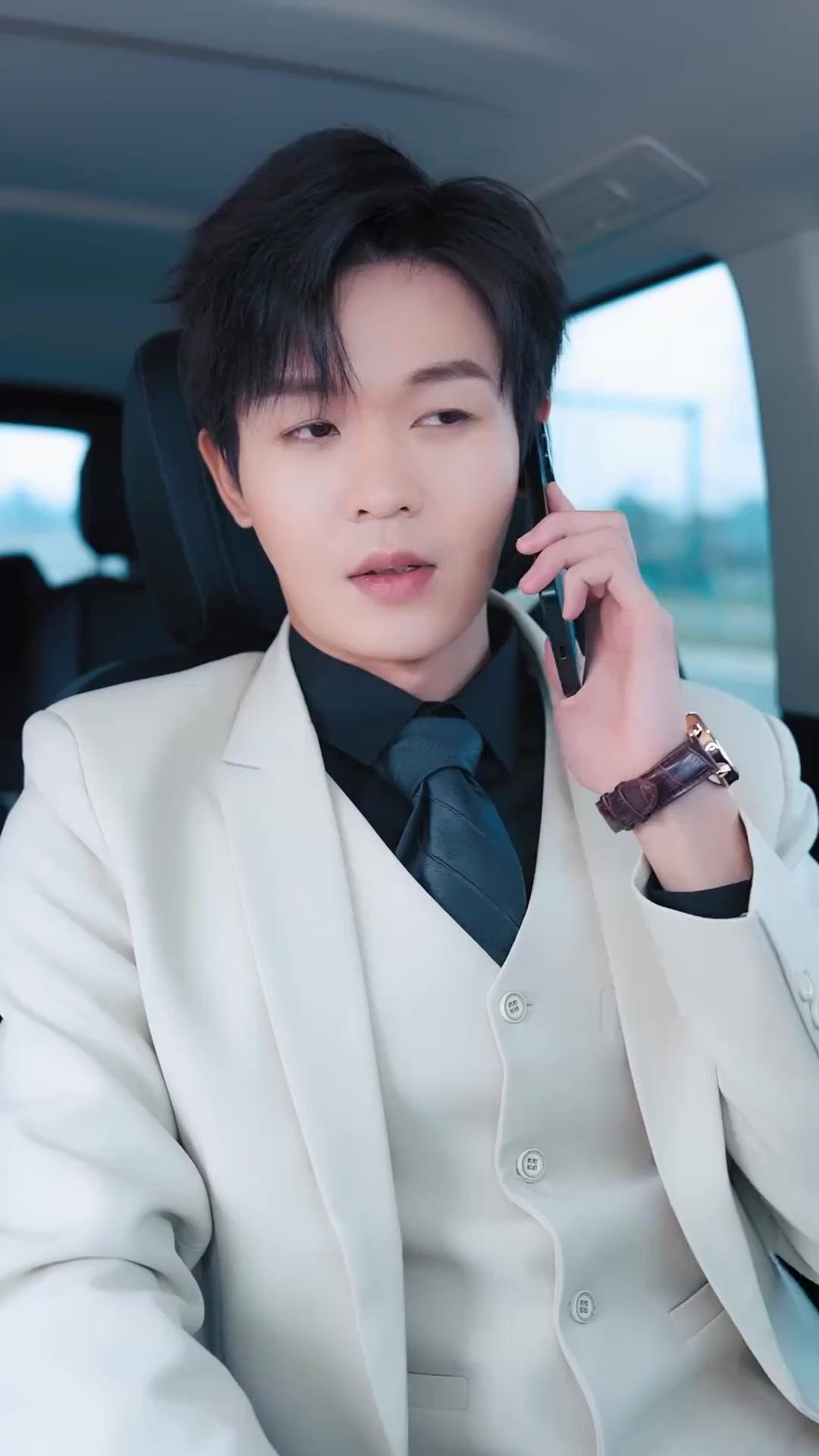 (Doblado) El marido con manual de instrucciones