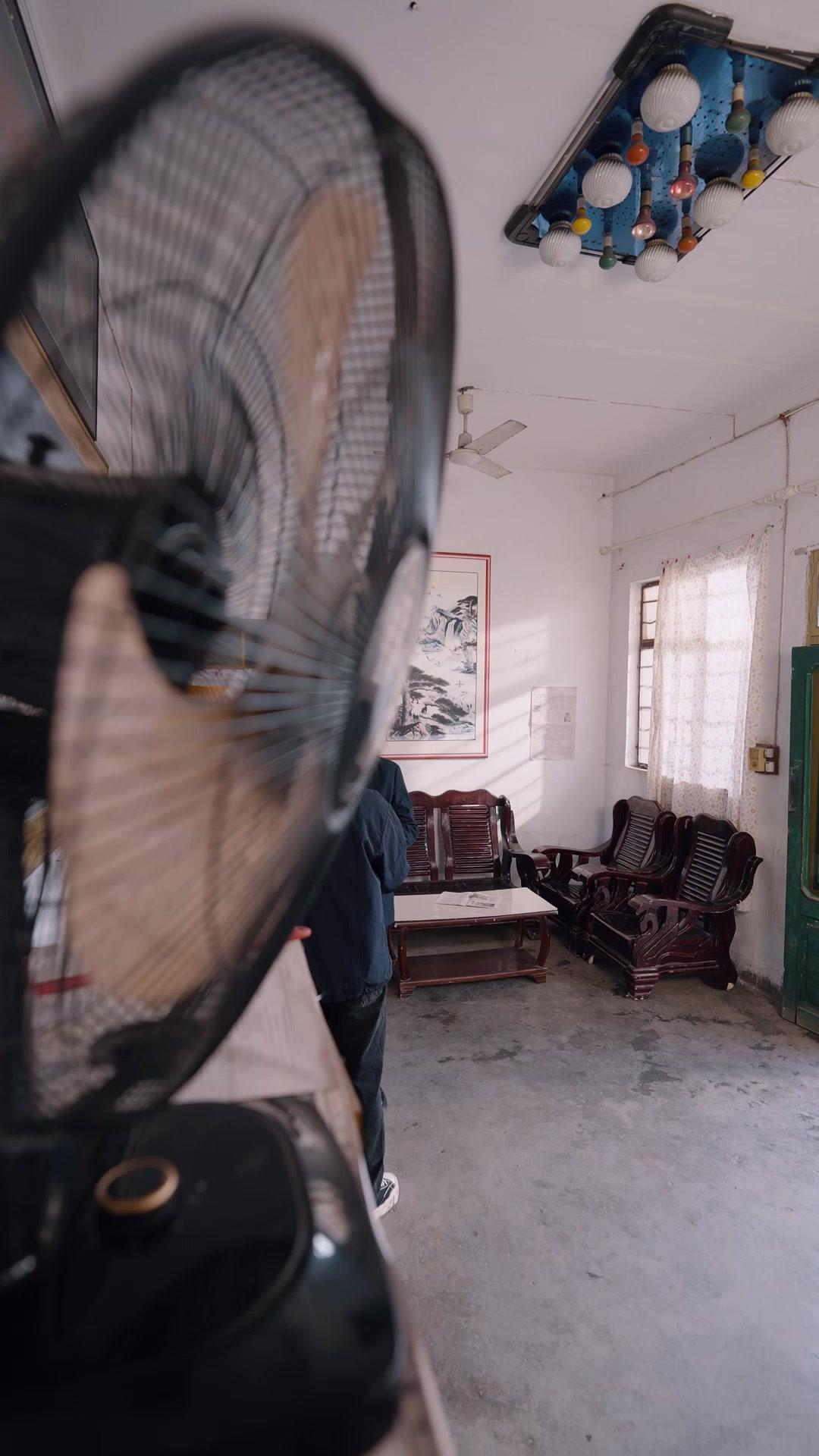 別碰我的黃金右手！