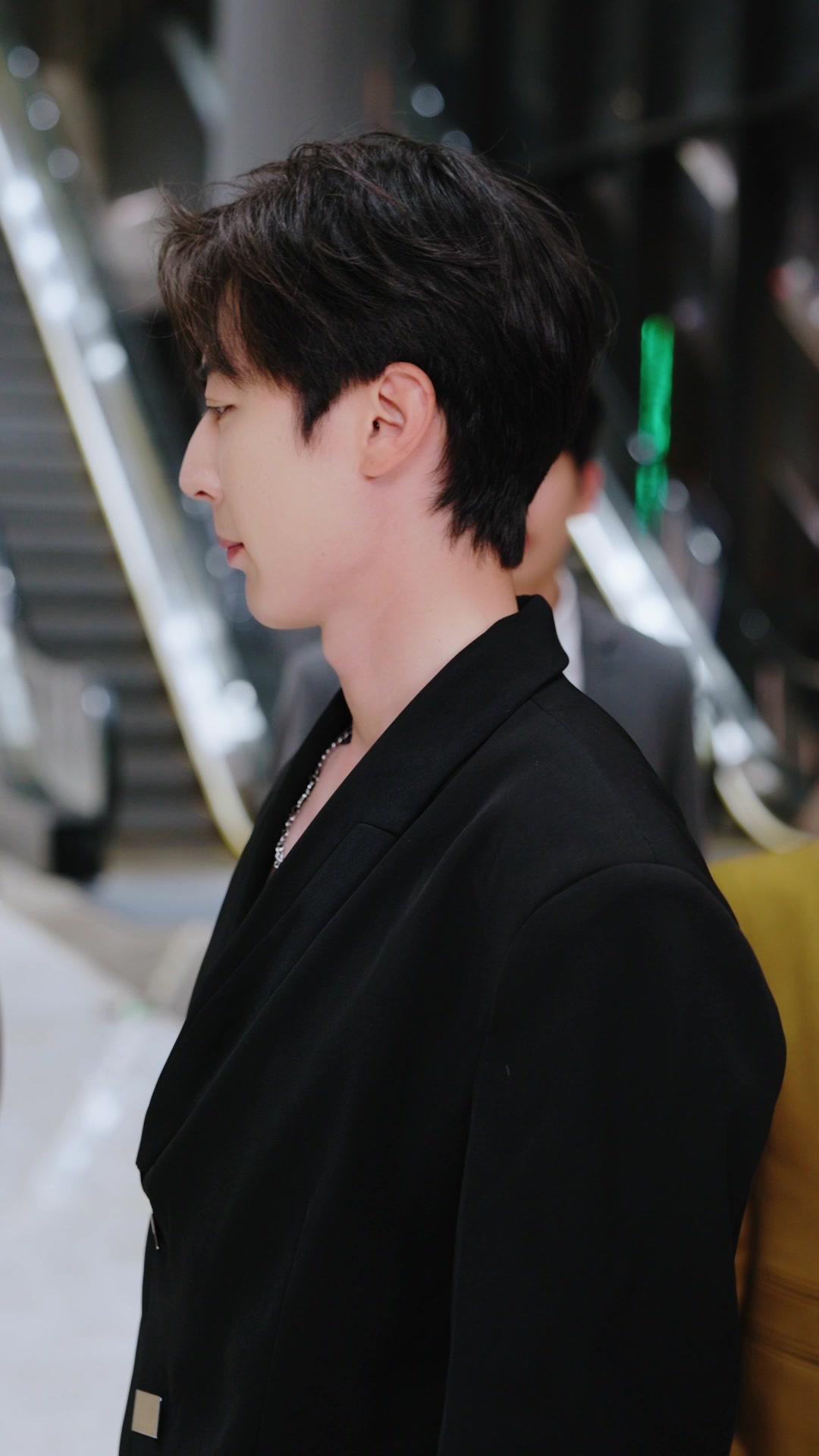 Tuan Muda dan Pengawalnya