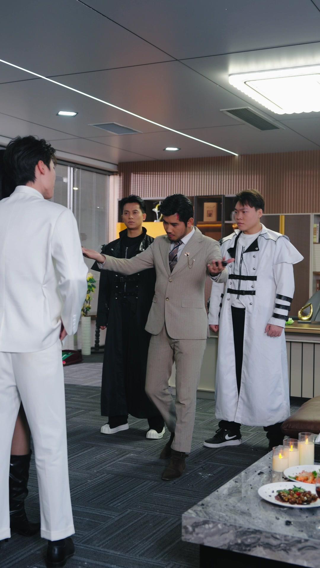 Tuan Muda dan Pengawalnya