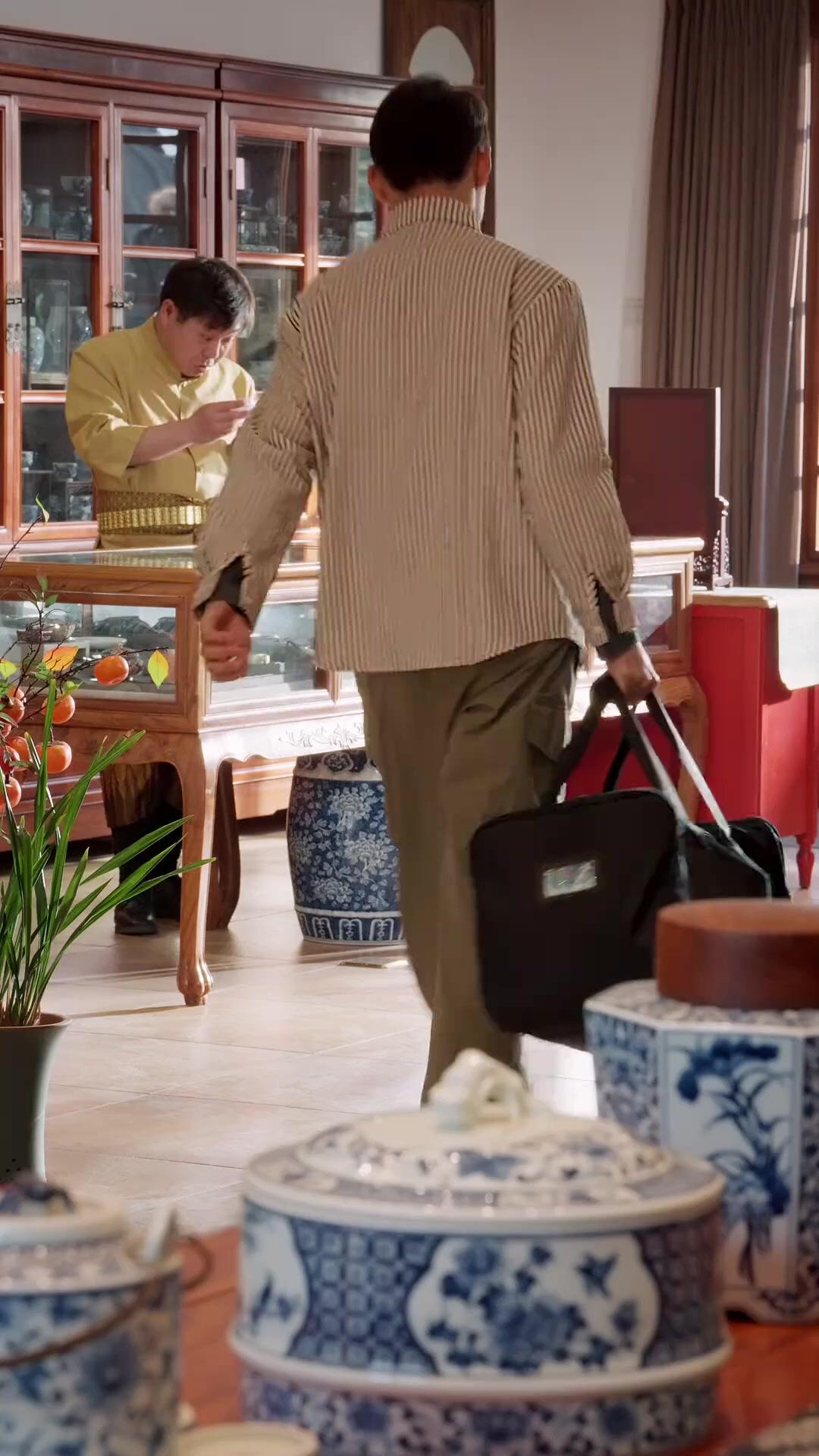 عين ثالثة تفتح ألف حاوية كنز