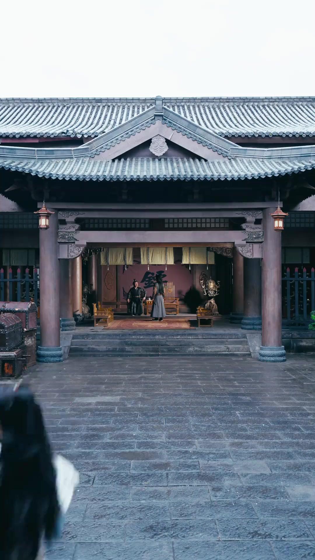 Dewa Pedang di Antara Kami