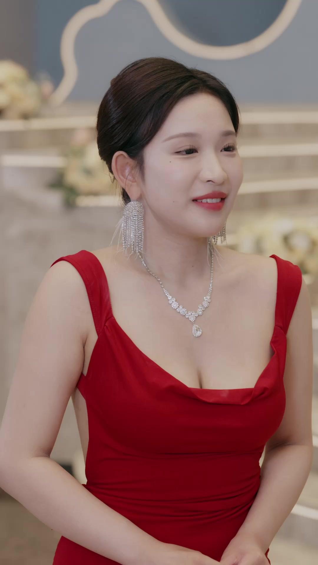 CEO in Danger: Her Guard’s Actually a Legend