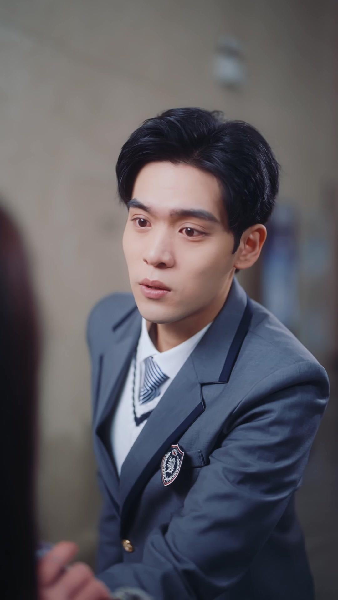 Air Mata di Balik Topeng Bisu