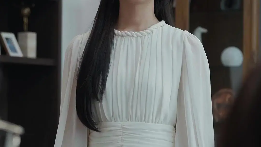 Bound by Love: When the Crown Pin Speaks Louder Than Words