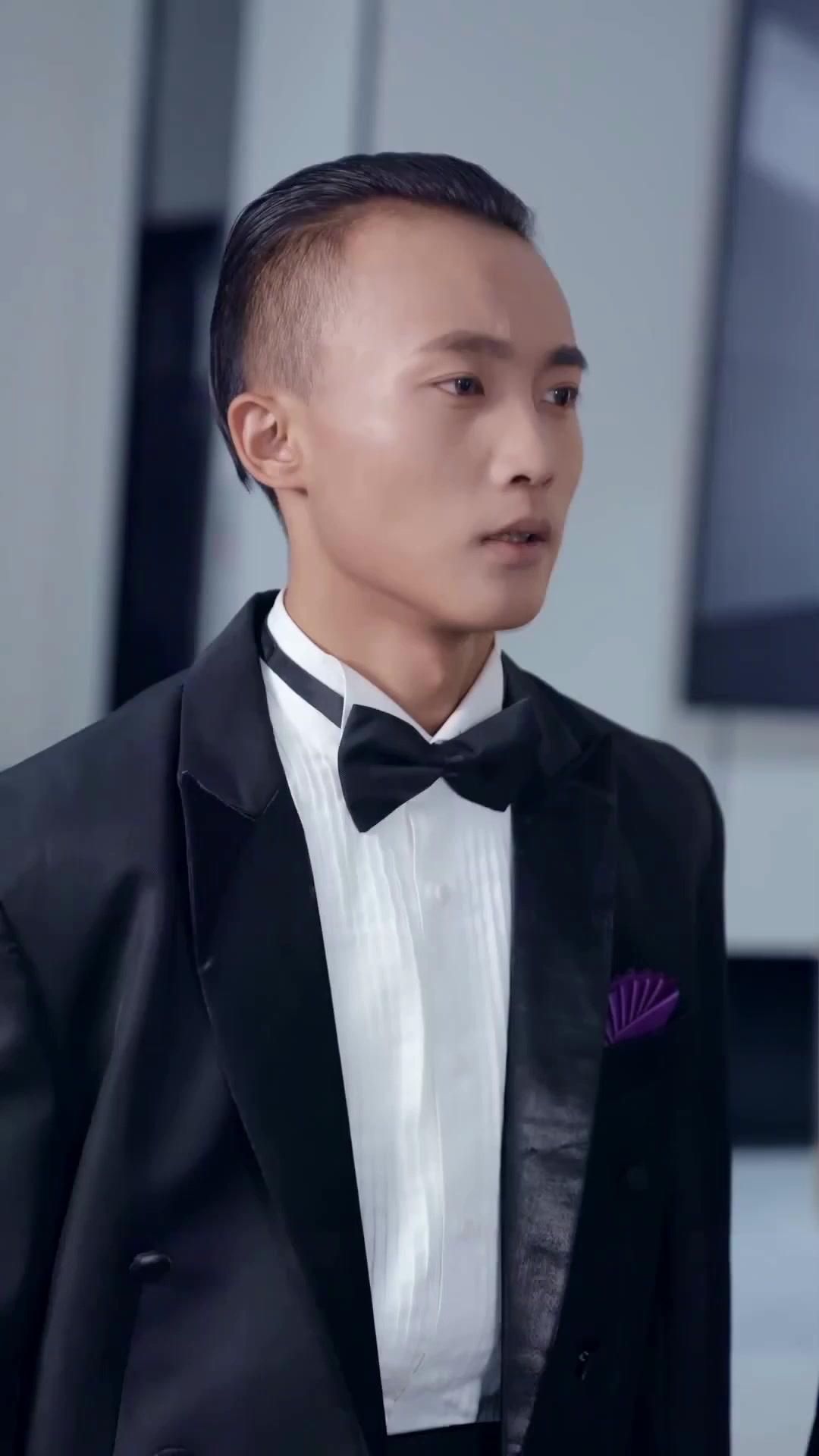 Ẩn Long Ngạo Thế