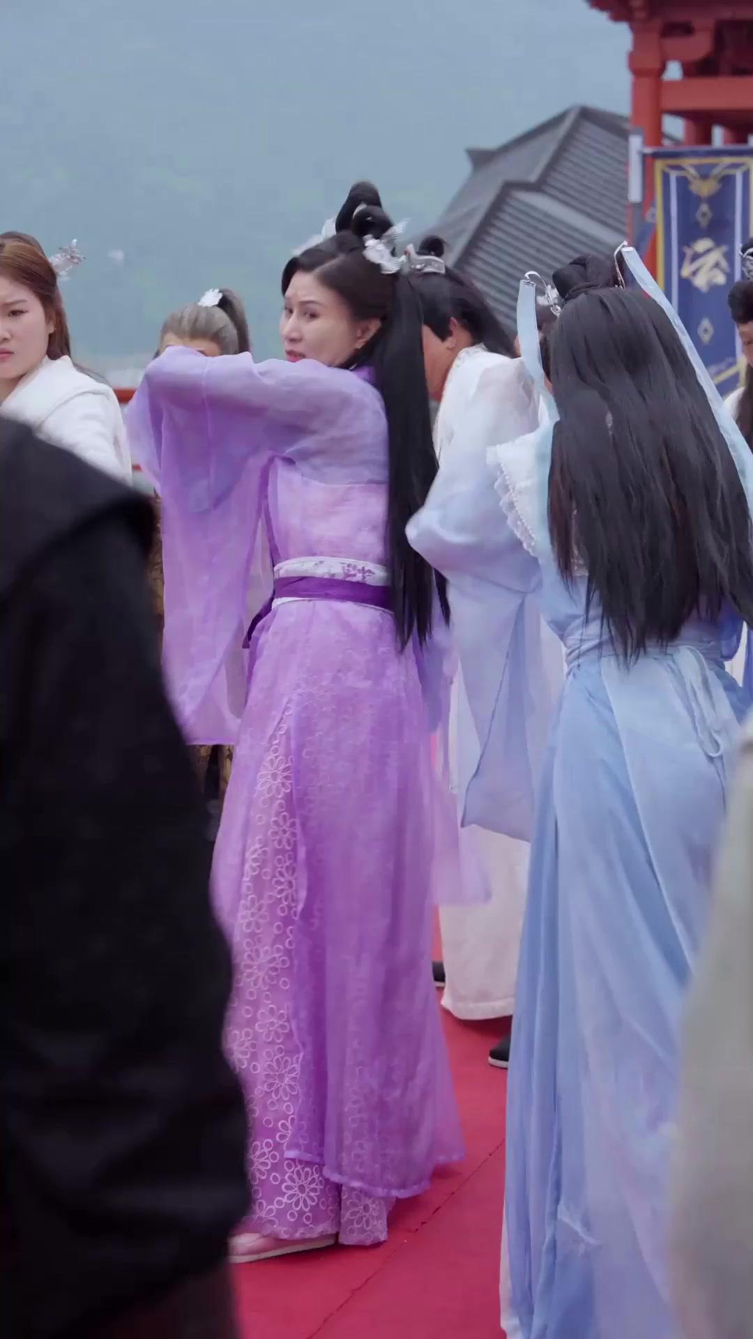  Dari Buangan Menjadi Naga