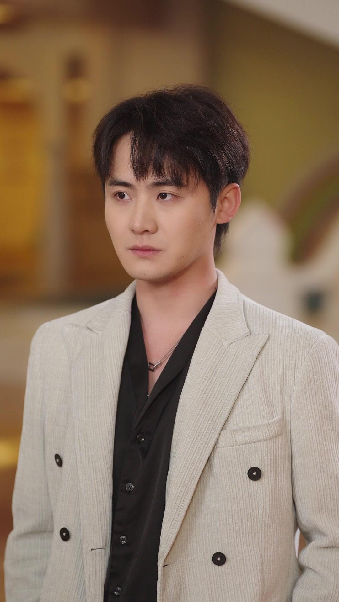 Long Uy Trấn Thiên Hạ