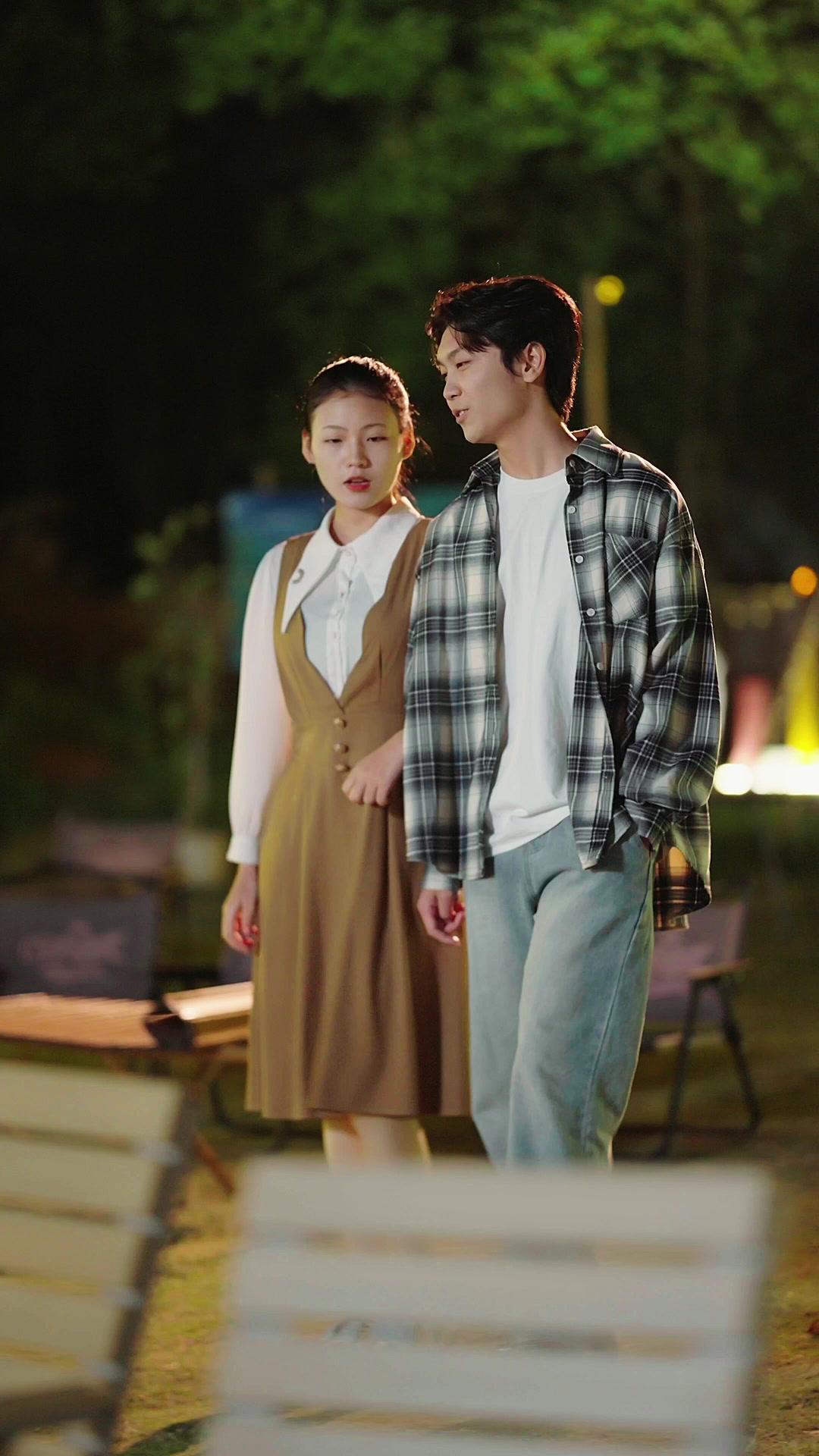 Help! My Reborn Queen Needs My Favor!