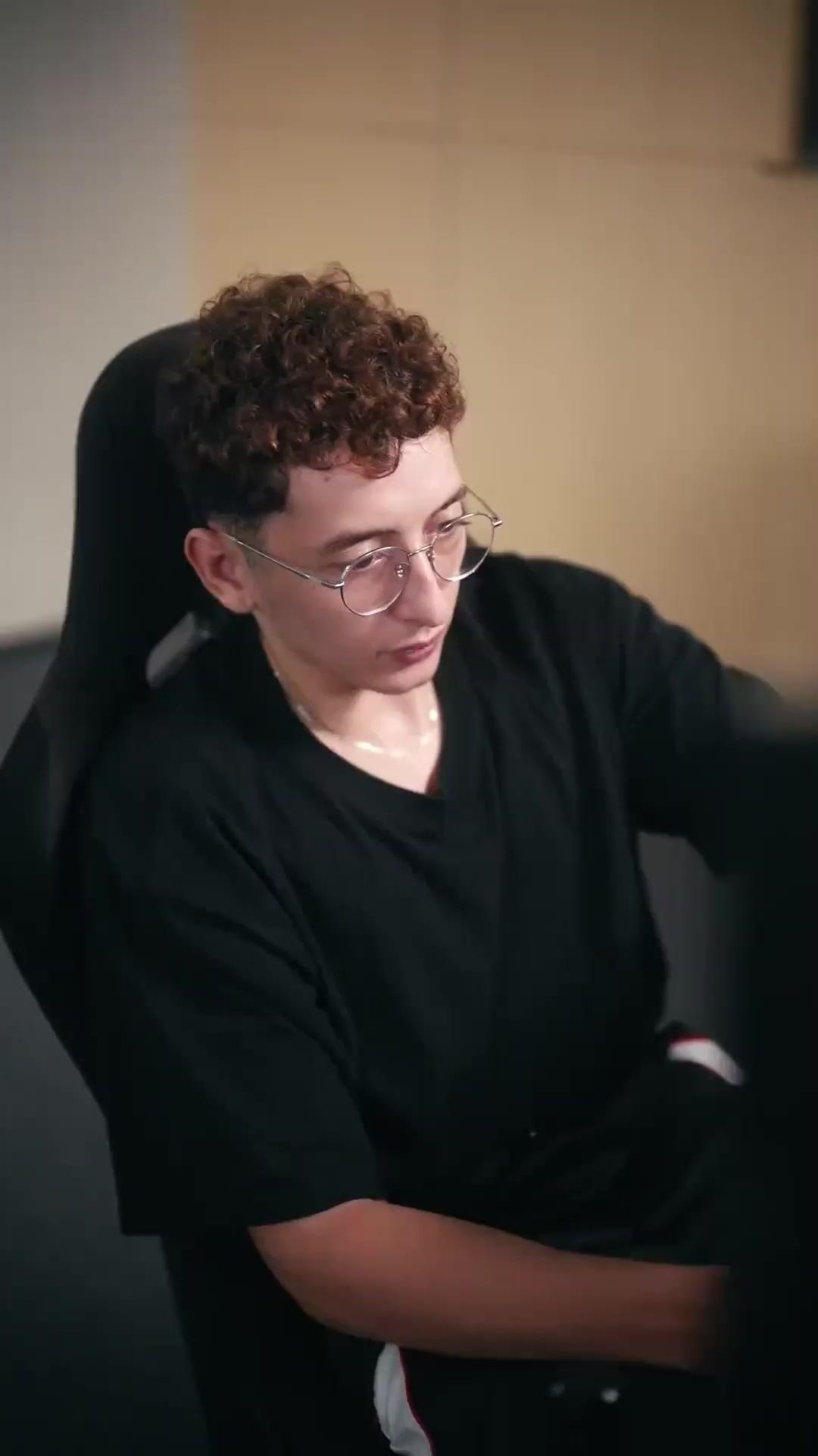 (Doblado) El dios de la velocida