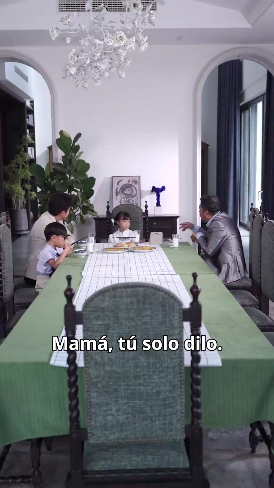 (Doblado) ¡Mi abuela es una niña!