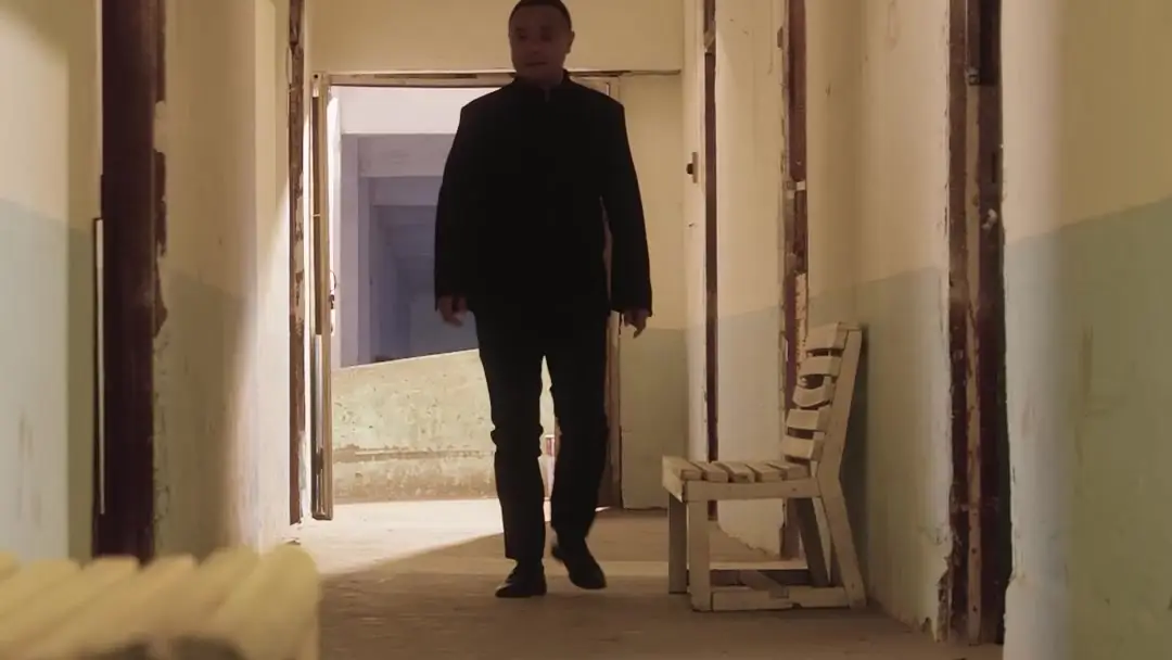 Rain-Soaked Confrontation: When Family Becomes a Stage