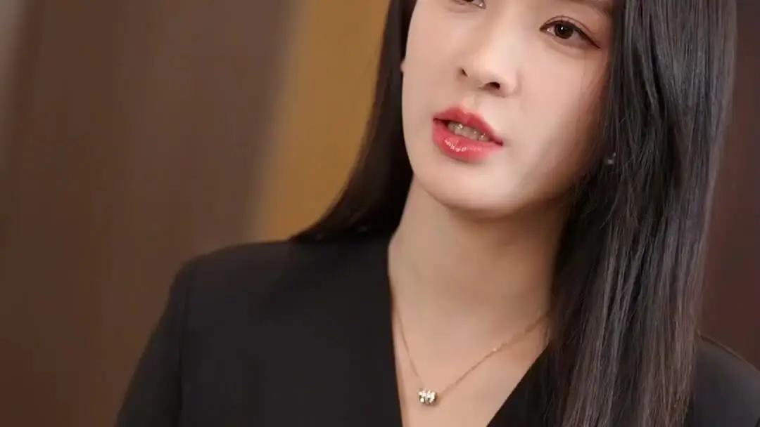 Twins, Betrayals, and Hidden Truths: When the Mirror Cracks in Danfeng White