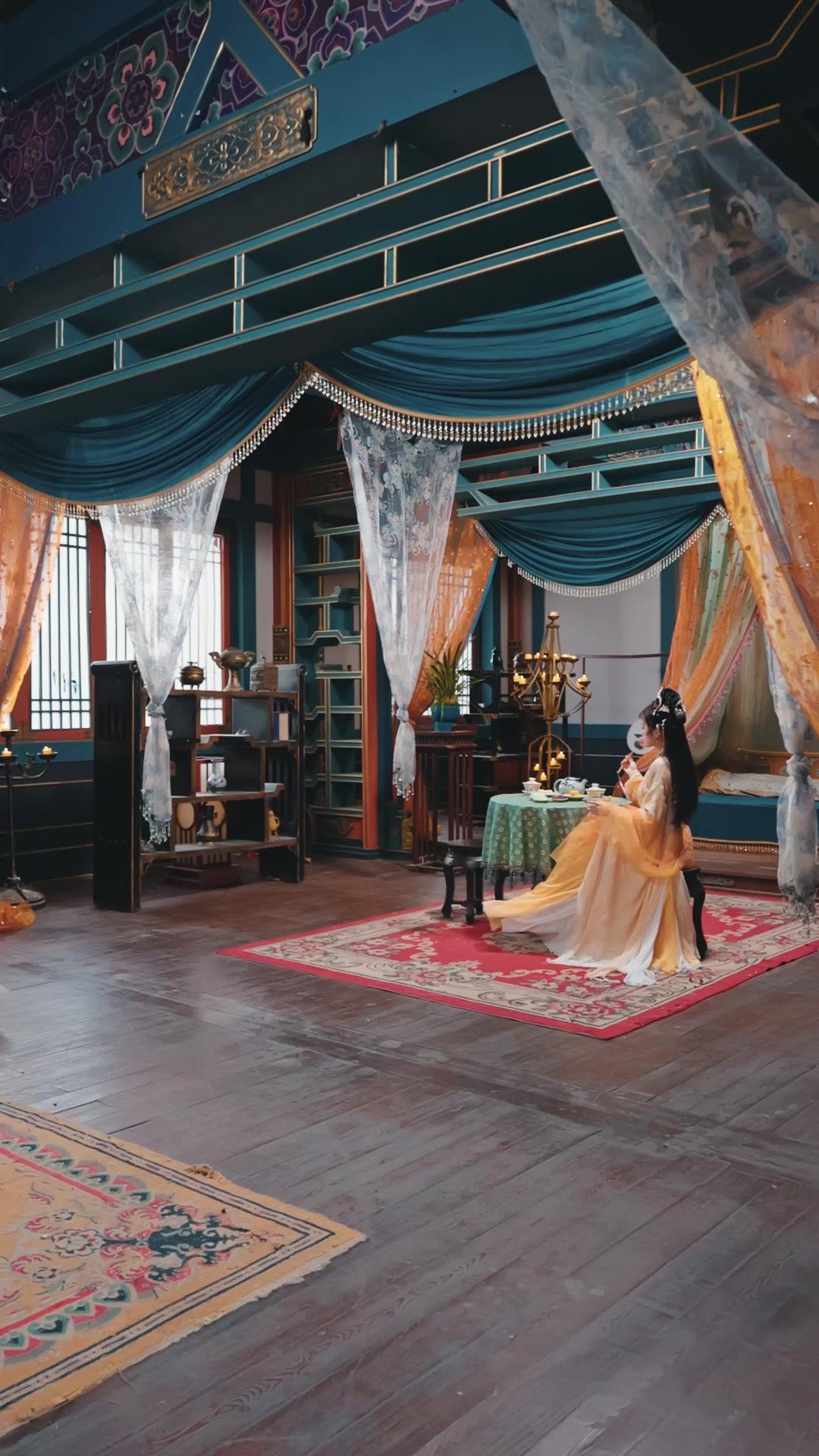 Ibuku dayang, Aku Kaisar