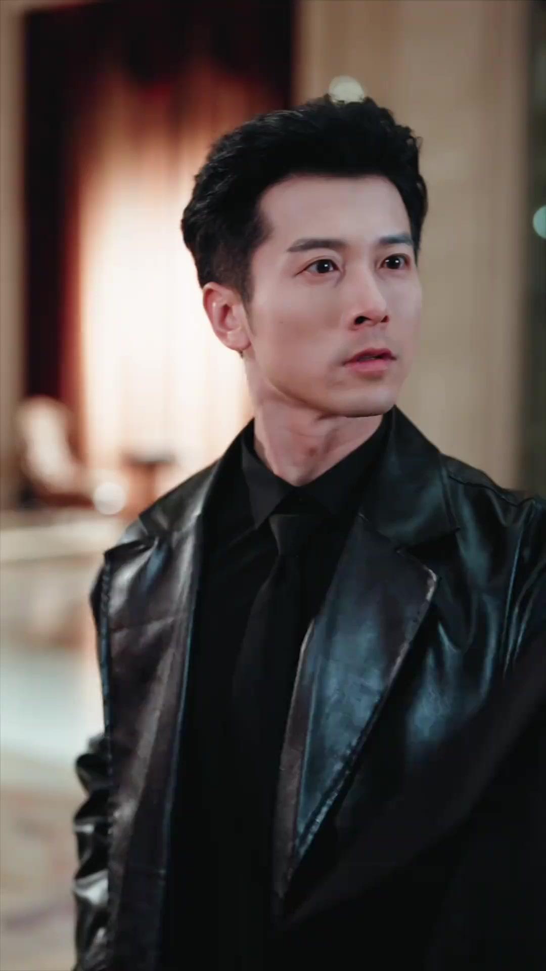 LE ROI EST DE RETOUR : SOUMETS-TOI OU MEURS