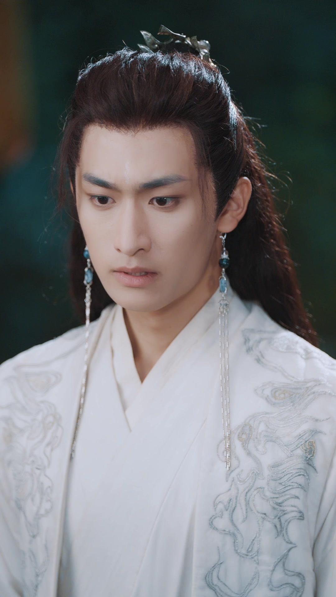 แปดปีใต้เงาสวรรค์