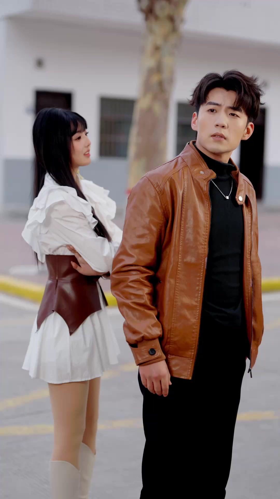 Hati Terkunci, Cinta Datang