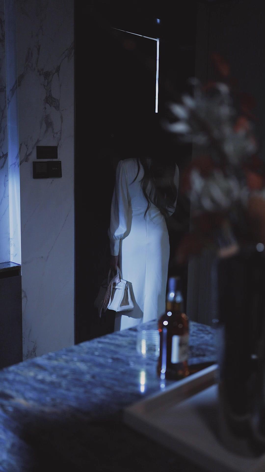 Cinta Terkoyak Malam Pertama 