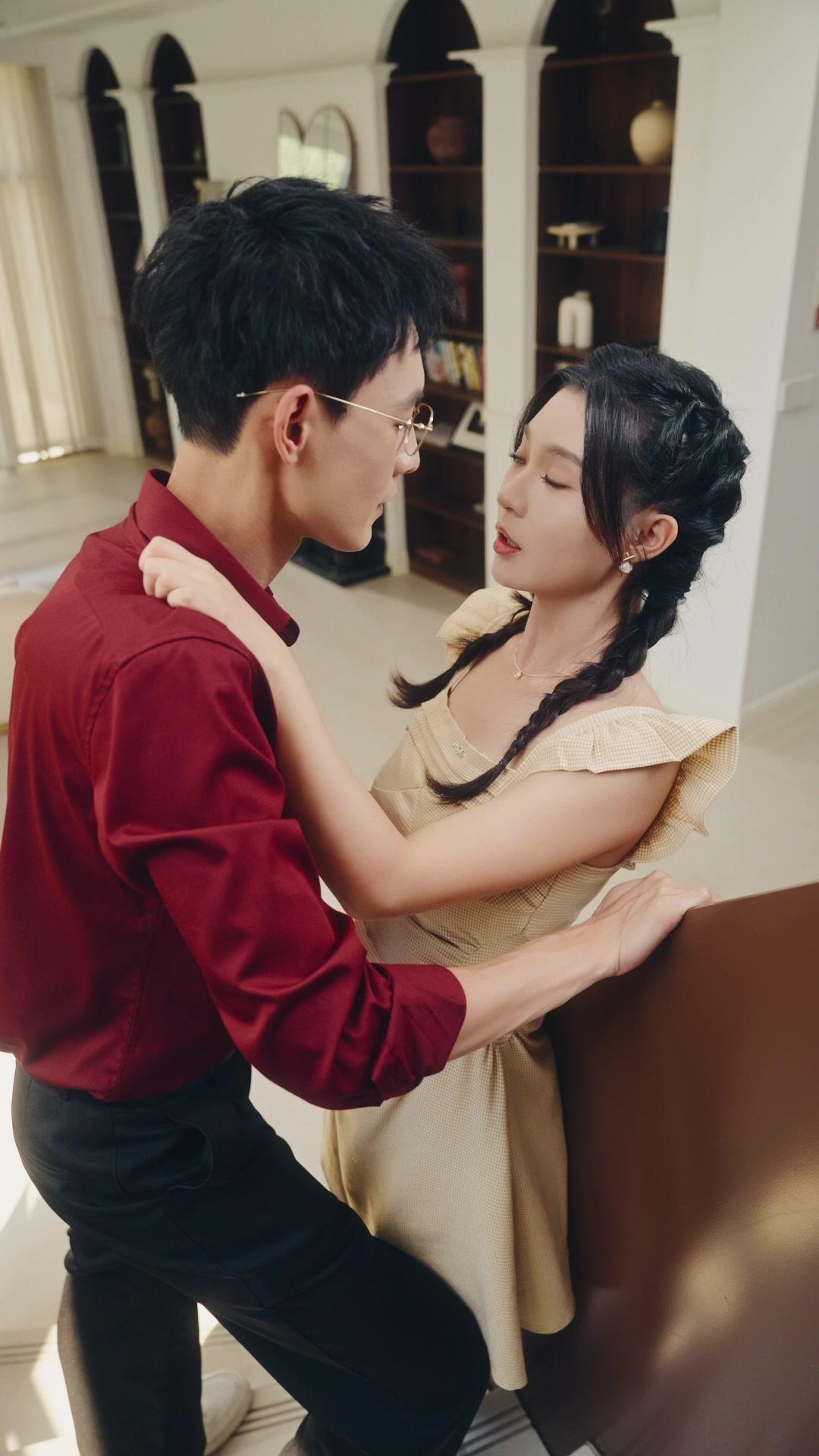 بين الشفقة والحب