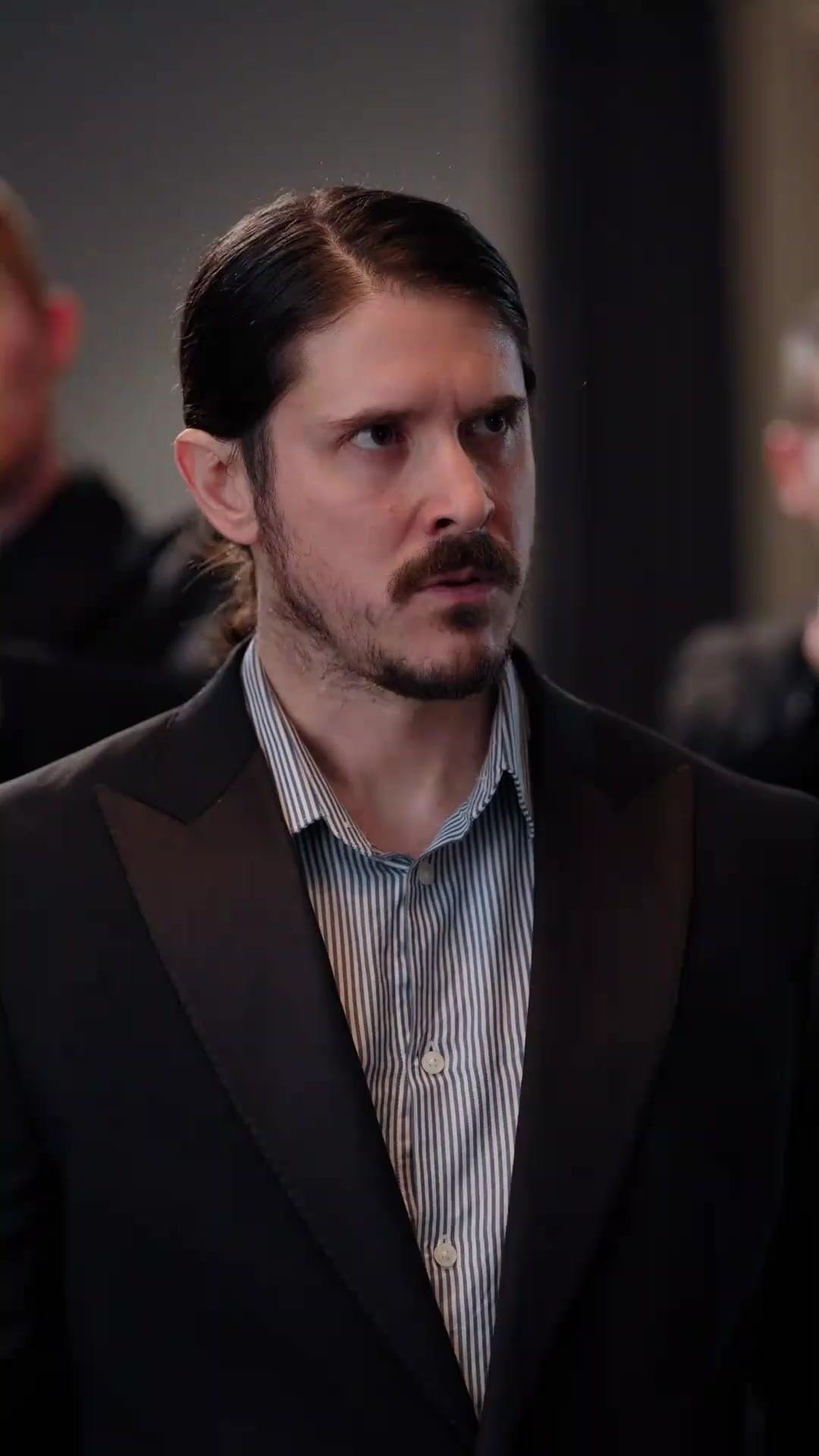 (Doblado) Con el mafioso que rechazaste