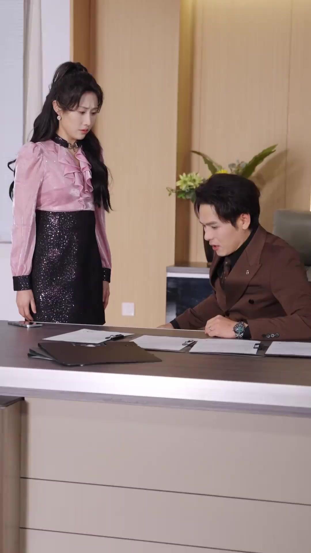 Lâm Tiểu Thư Tỏa Sáng Rực Rỡ