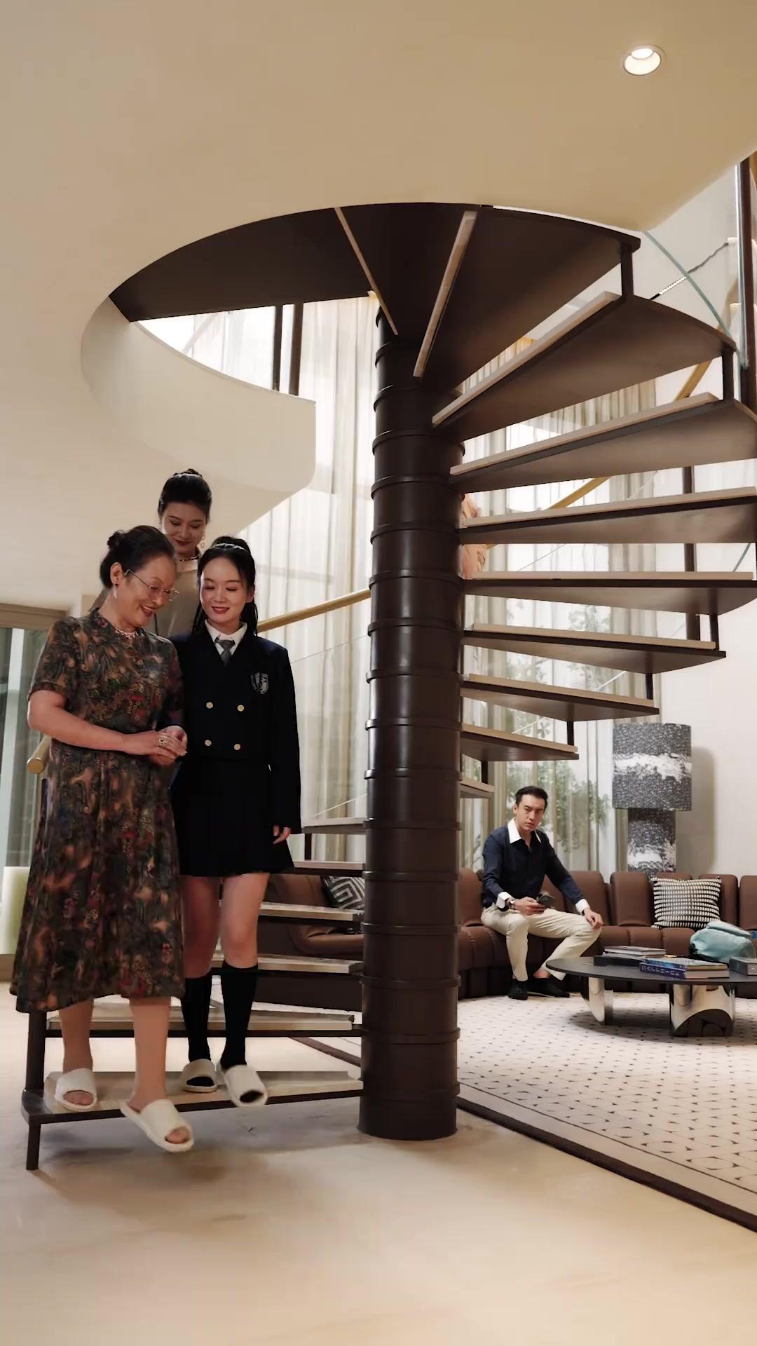 The CEO’s Rebirth: Protecting His True Heir