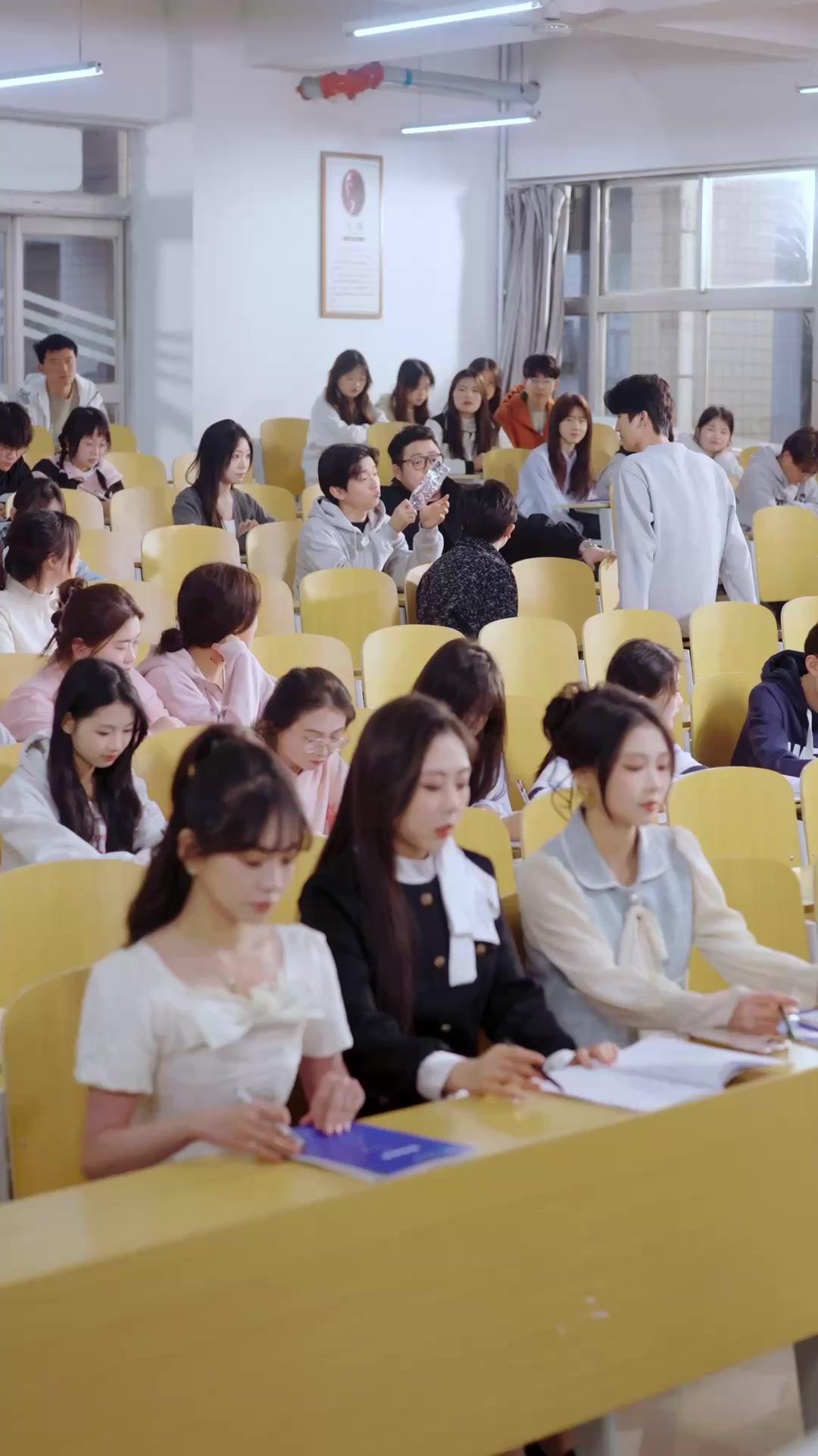 Hati Terkunci, Cinta Datang