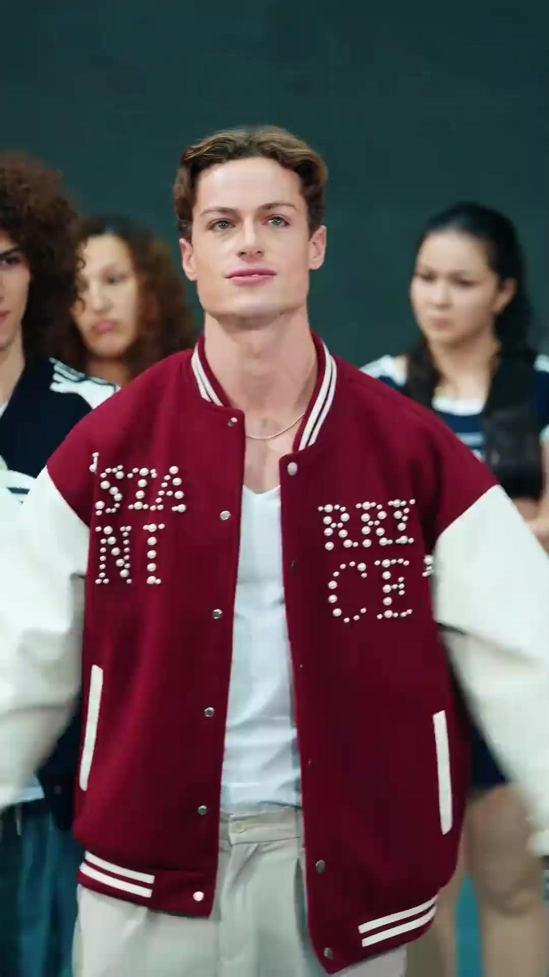 (Dublagem) O Rei Lobo Oculto: Um Híbrido Fracassado