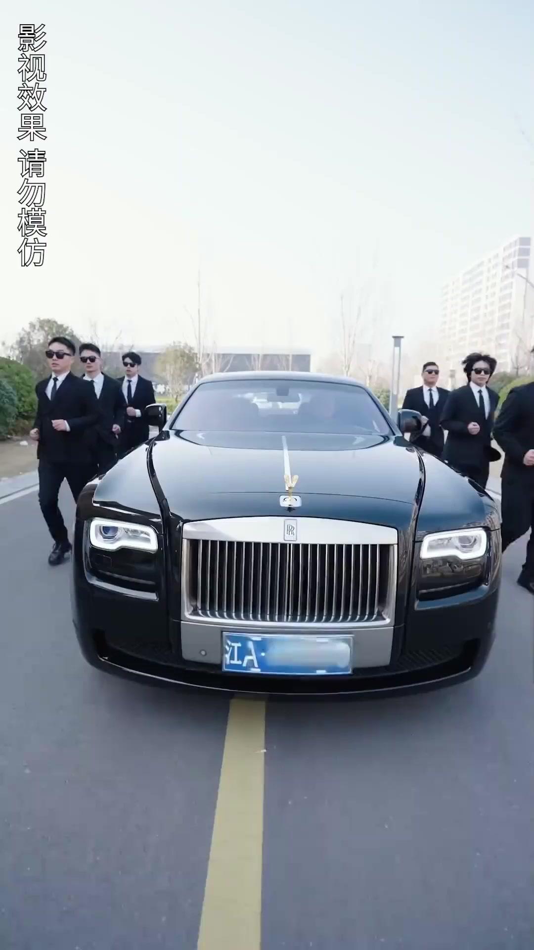 مجنون بحبك وبالمال