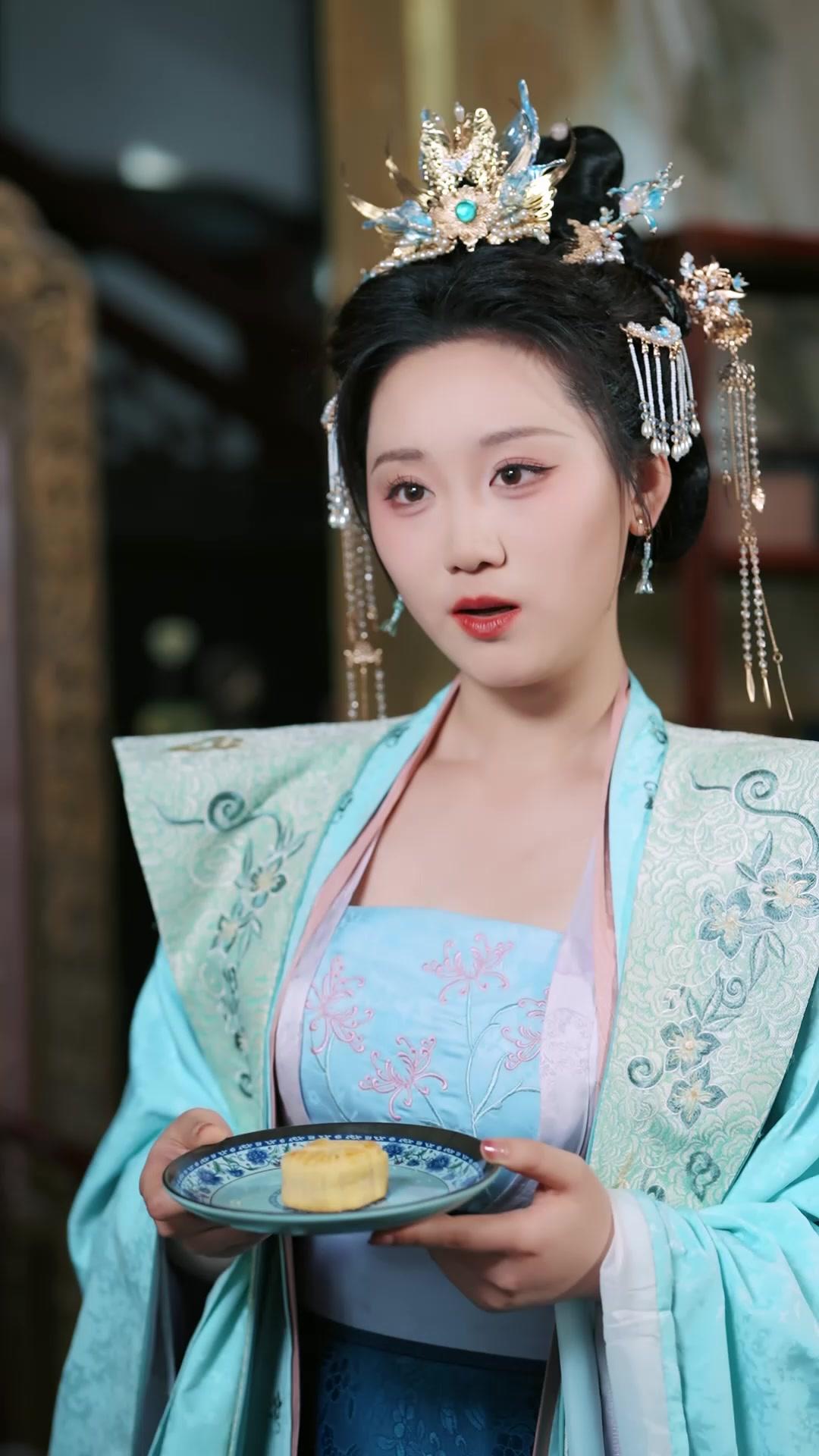  Putri Hoki Bikin Heboh Istana