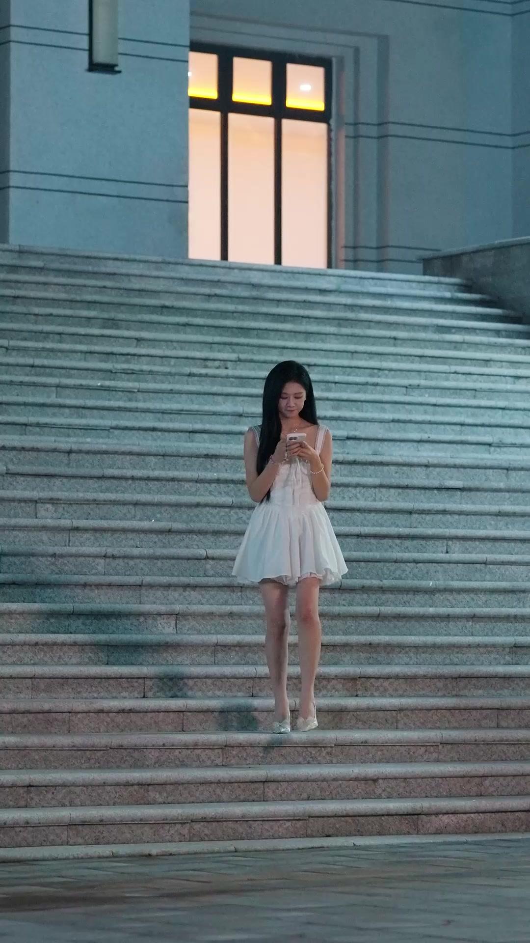 LA BELLE ET LE GARDE