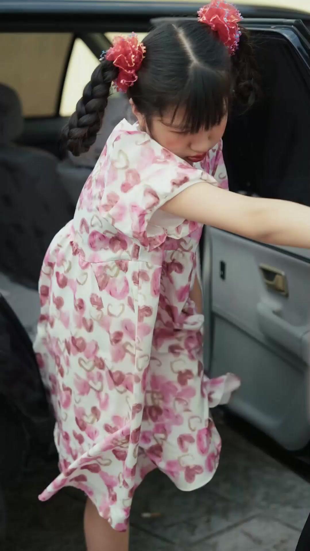 La pequeña criada es mi hija