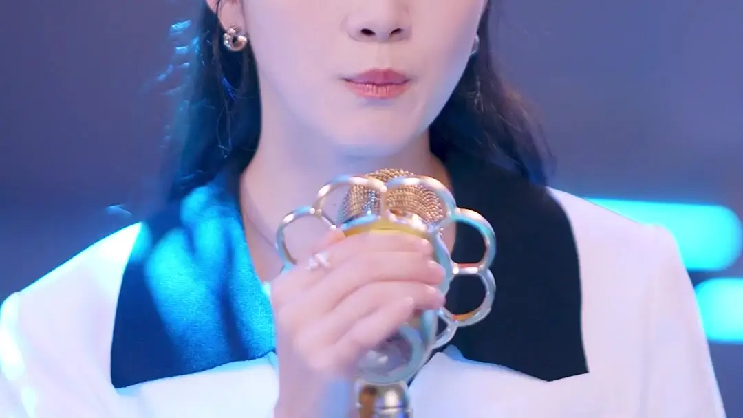 Divorced Diva’s Glorious Encore: When a Drink Turns Into a Confession