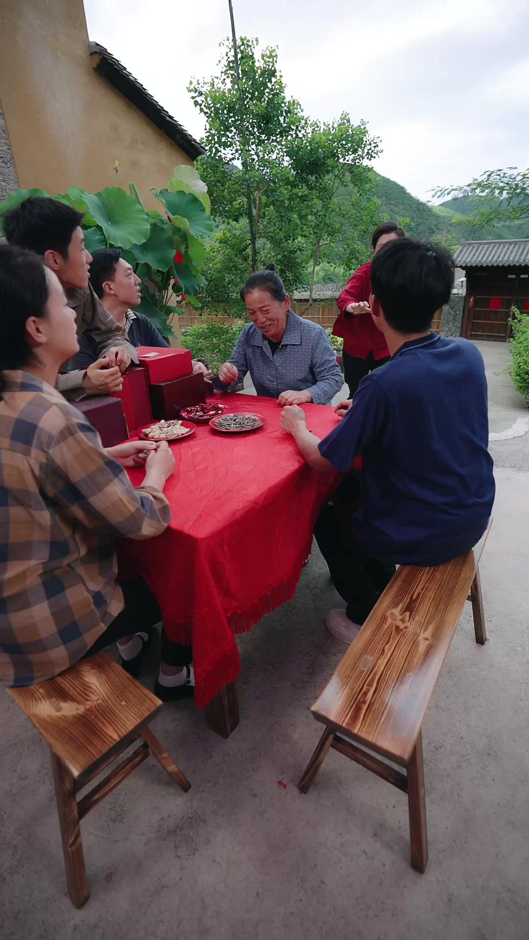 私の婚約者は「乞食様」