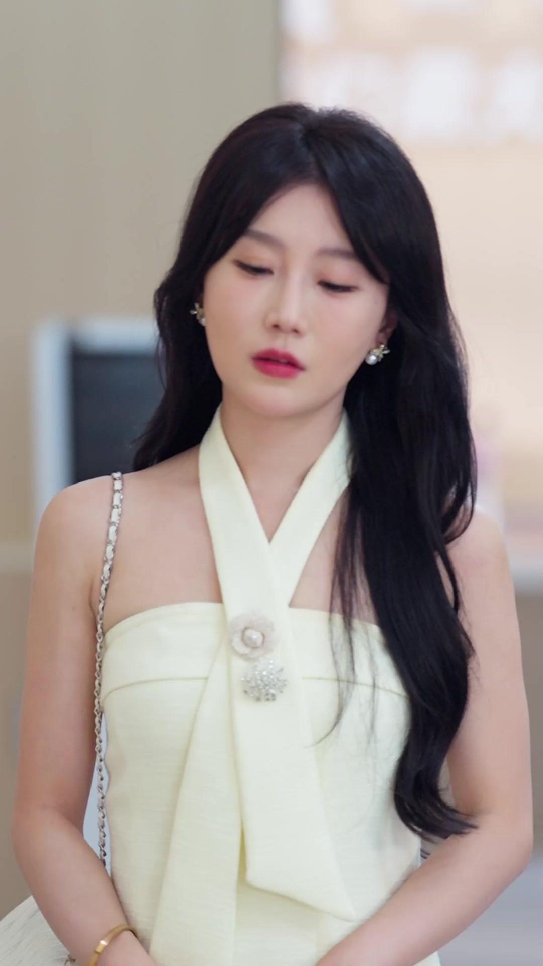 Spegne il Fuoco, Ma Brucia Me