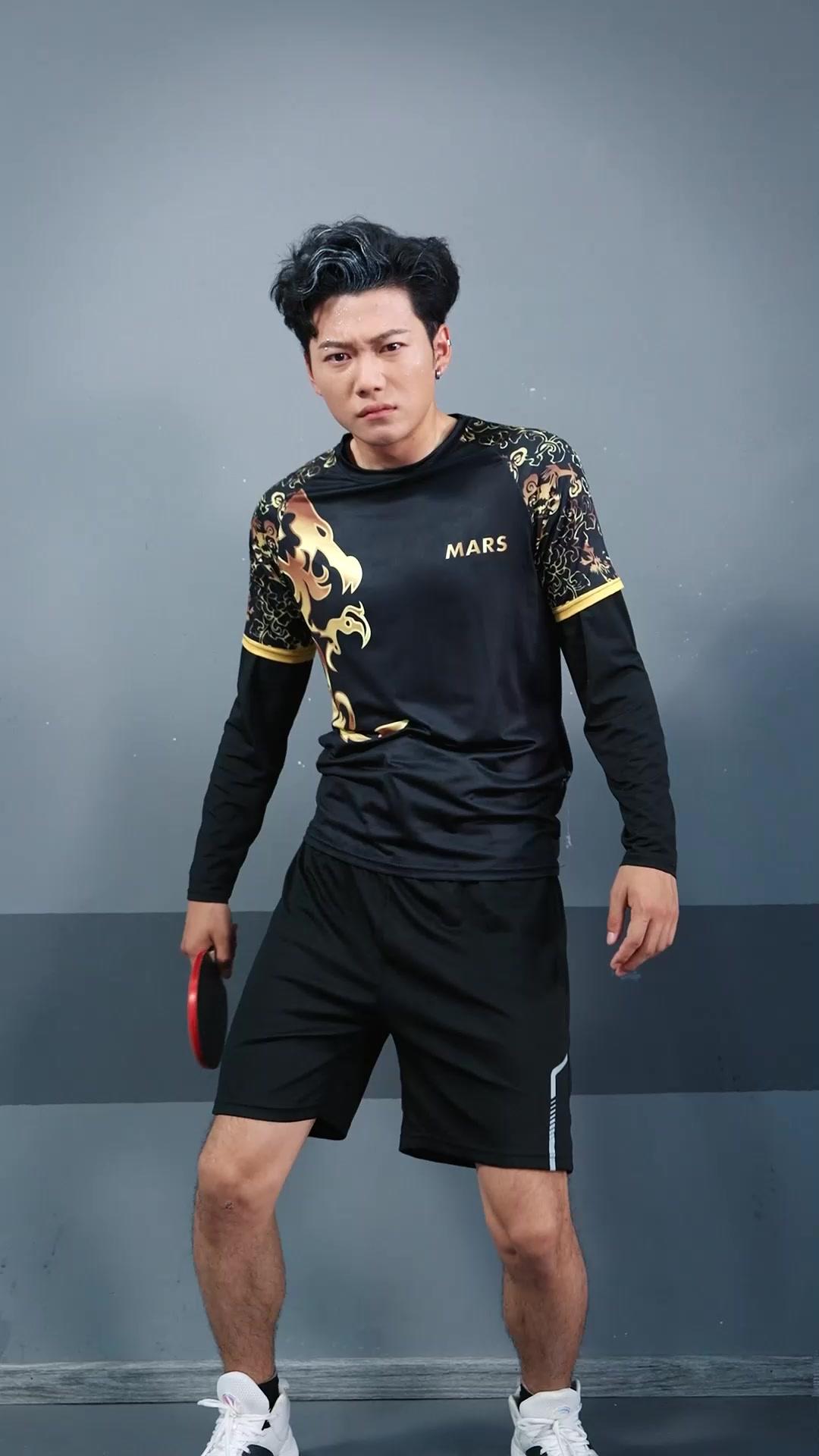 라켓을 든 소녀