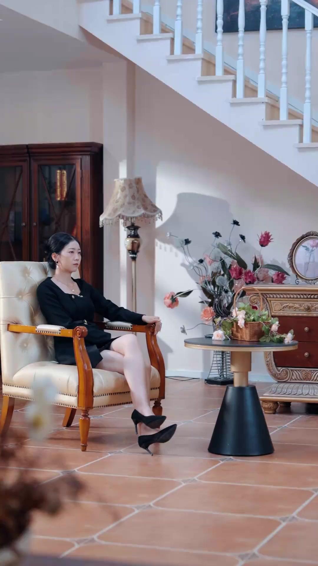 Di Balik Senyum Palsu