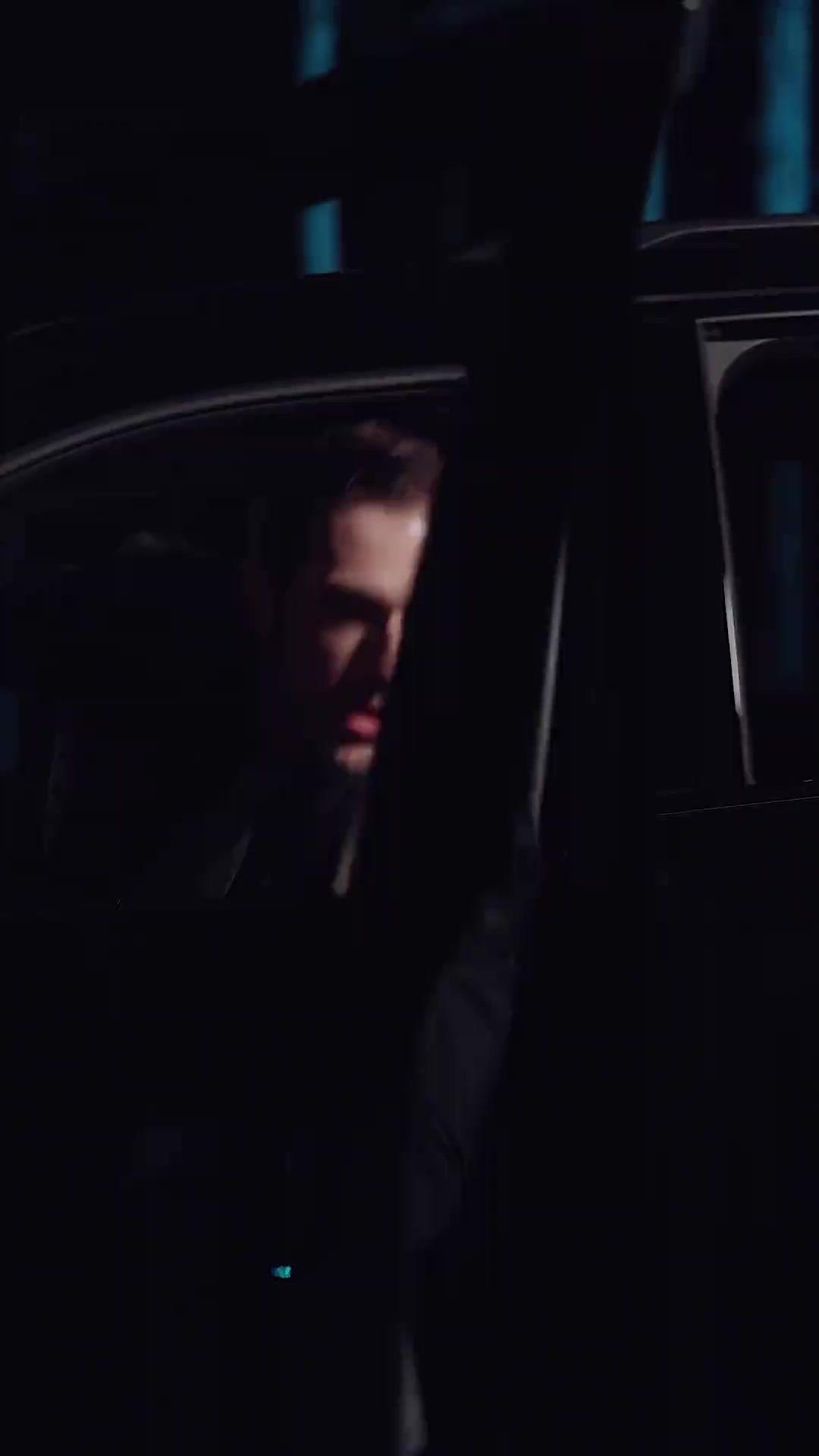 (Dublagem)A Coroa Além do Túmulo