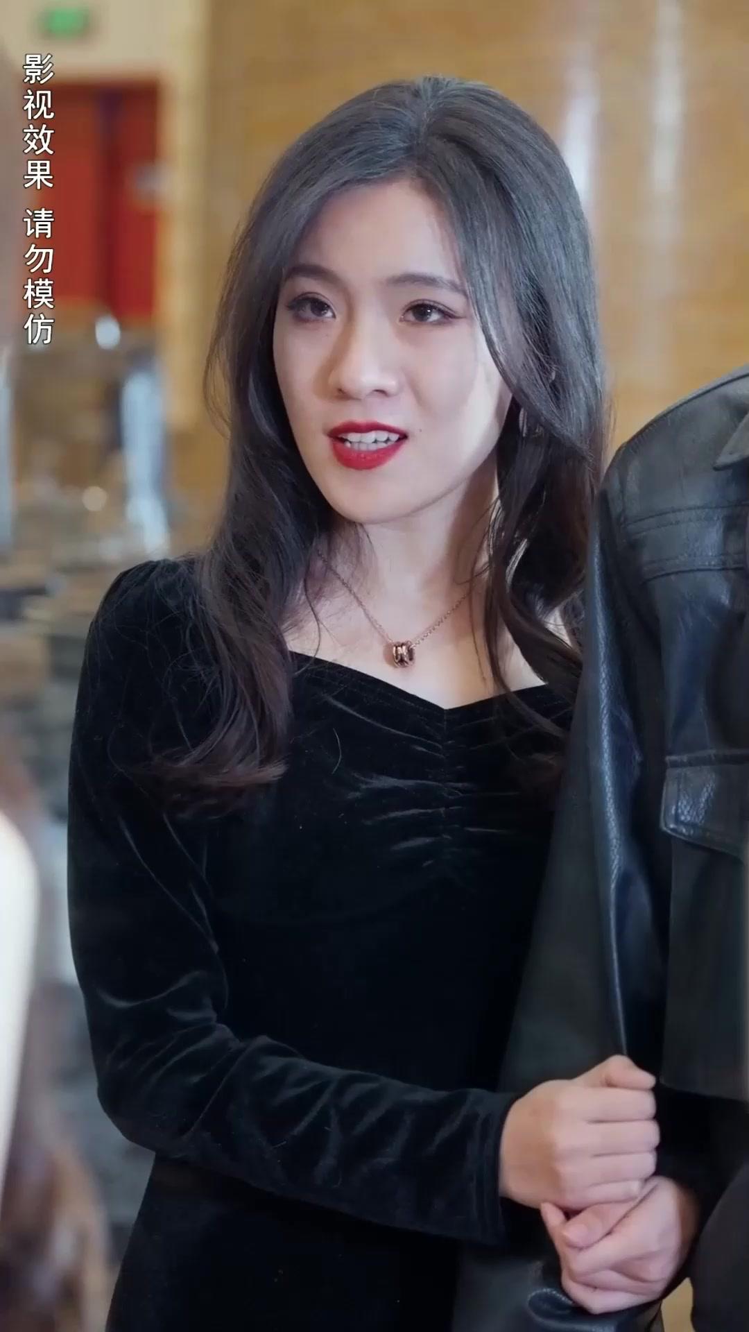 VIVIENNE : L'ÉPOUSE INTERDITE DES LÉGER