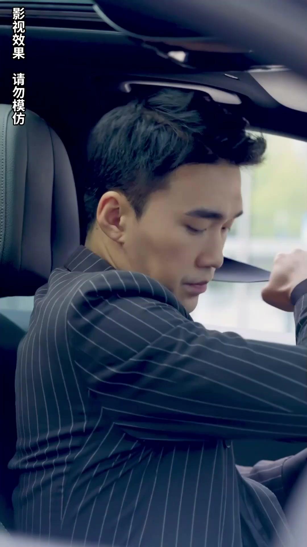 L'IDENTITÉ SECRÈTE DE MON MARI