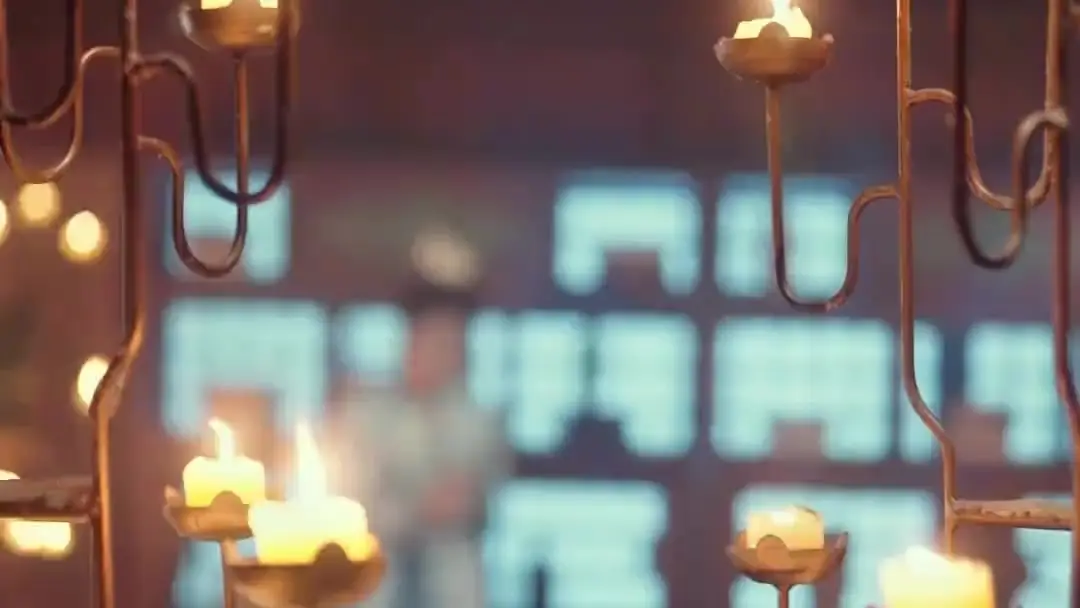 الشاب المُدلّل الأول في العالم الجزء الثاني: عندما تُضيء الشموع على خدعة لا تُصدق