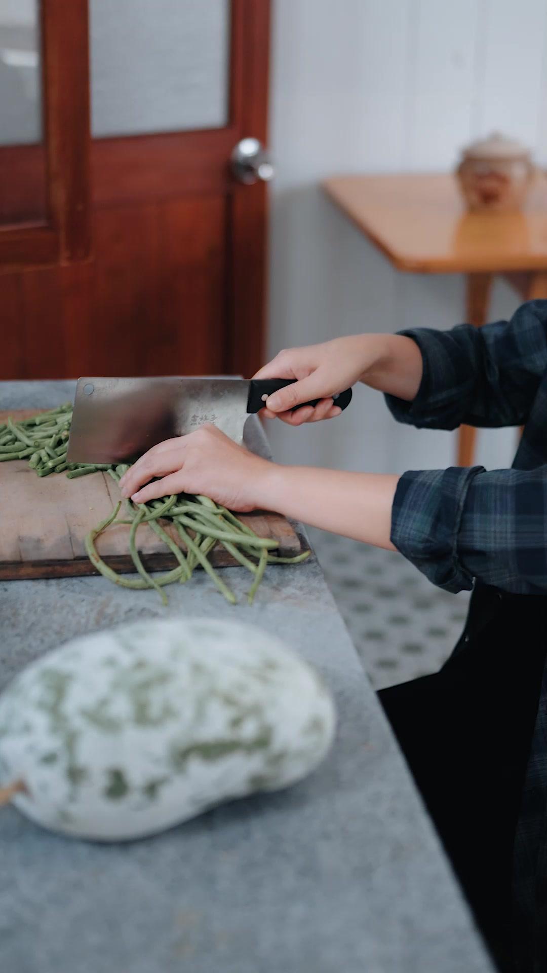 賣菜養母竟是百億董座？逆子悔瘋了