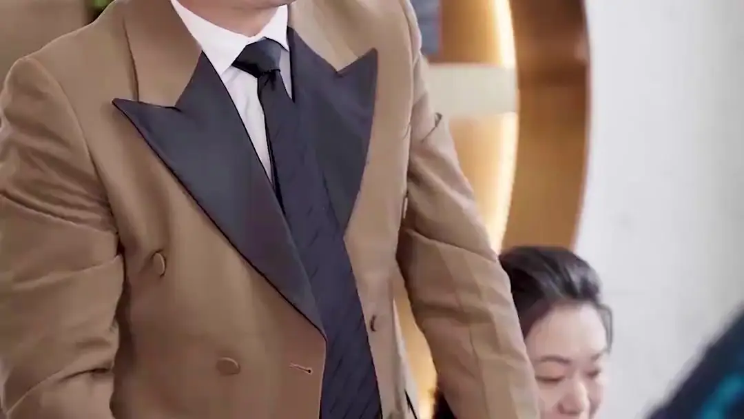 Tea Table Tension: A Masterclass in Micro-Expressions