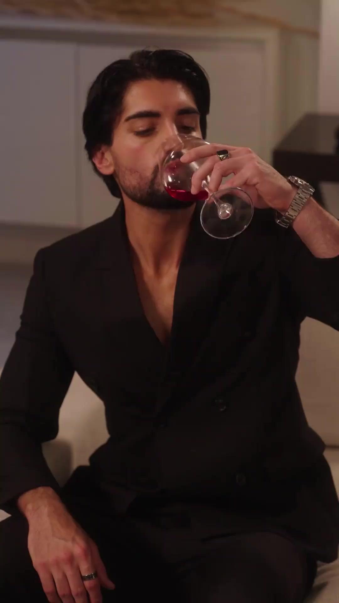 (Dublagem) Rostos Iguais: Quem é a Verdadeira Noiva?