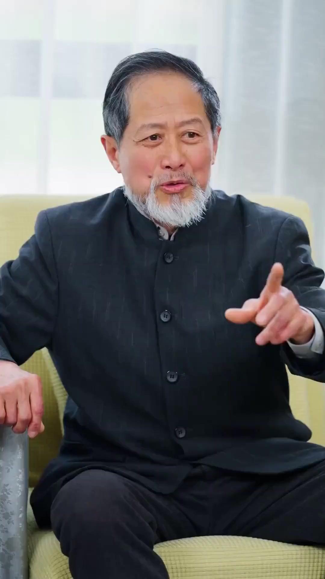 (Doblado) Reina chiquita del tenis de mesa